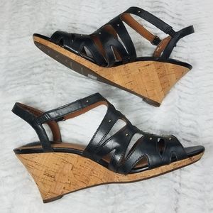 NWOB Clarks Artisan wedge sandal with gold studs